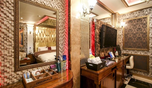 Room (Love Chair Room (Couple sofa Netflix )