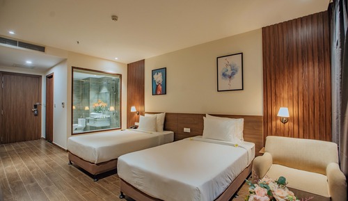 Grand Room, Garden View