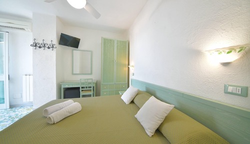 Economy Room