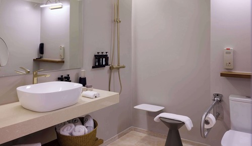 Classic Room, 1 King Bed, Accessible