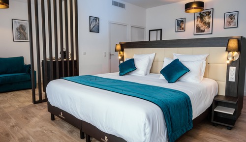 Deluxe Suite
