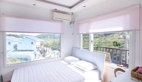 Room (No 202 (2F))