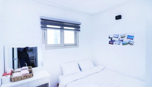Room (Room 201 (1F))