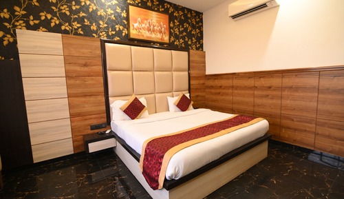 Deluxe Room, 1 King Bed, Garden View