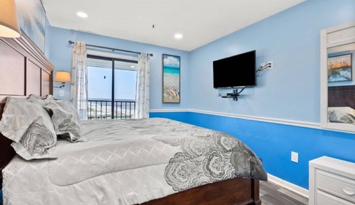 Condo, 2 Bedrooms, Balcony, Ocean View (Renaissance Tower 913)