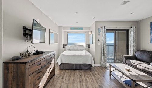 Deluxe Studio Suite, Balcony, Oceanfront (Renaissance Tower 1203)