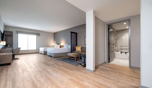 Two Queen Beds, Accessible, Bathtub