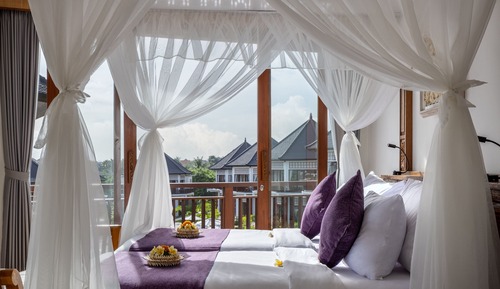 Three Bedroom Garden Villa with Pool access