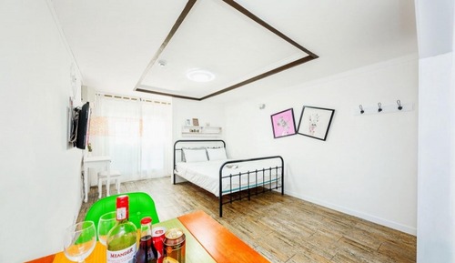 Room (Rosemary (bed))