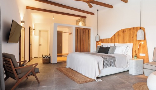 Villa with Private Pool & Sea View