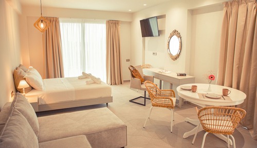 Superior Suite with outdoor hot tub and sea view