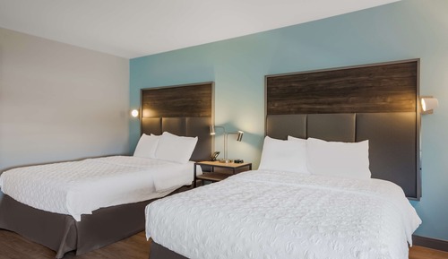 Room, 2 Queen Beds, Accessible, Bathtub