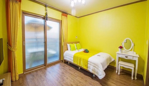 Room (Ramsar 2 (Room 202))
