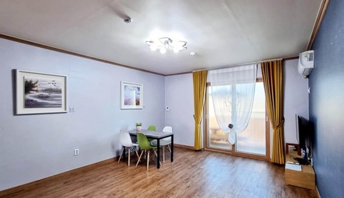 Room (Reed Forest (Room 103))