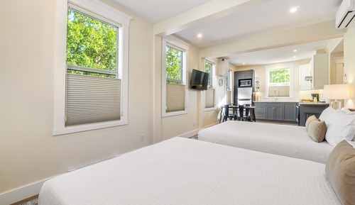 Deluxe Studio Suite, 2 Queen Beds, Kitchen, City View