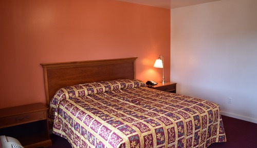 Room, 1 King Bed, Smoking
