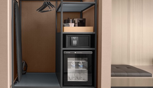 Room, 1 King Bed, River View (Mobility Accessible, Roll-In Shower)