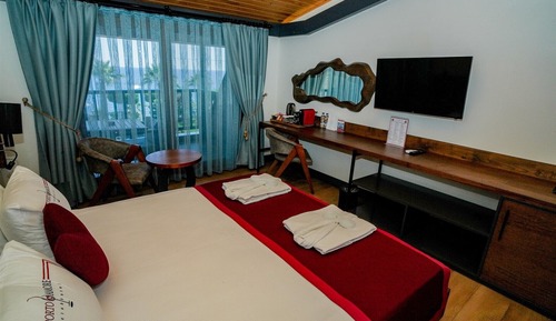 ZEUS SEA VIEW