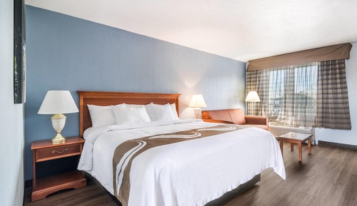 Room, 1 King Bed, Non Smoking, Lake View (Top Floor)