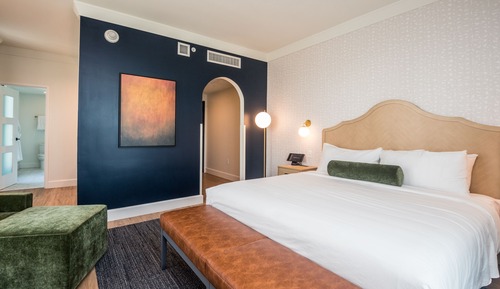 Honeymoon Studio Suite, 1 King Bed, Bathtub, City View