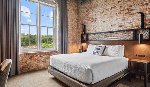 Classic Room, 1 King Bed, River Front