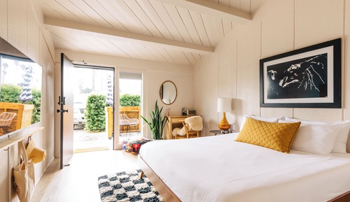 Deluxe Room, 1 King Bed, Patio