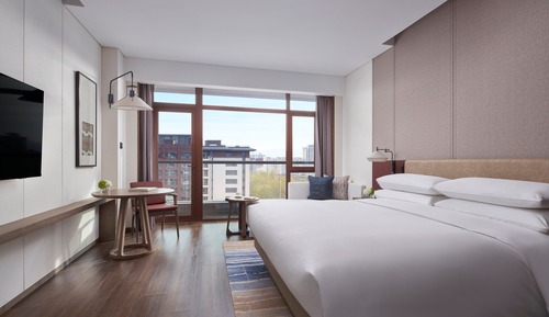 Club Room, 1 King Bed