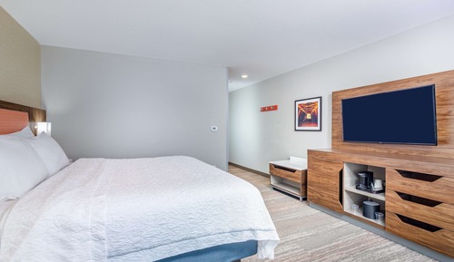 Room, 1 King Bed, Accessible (Hearing)