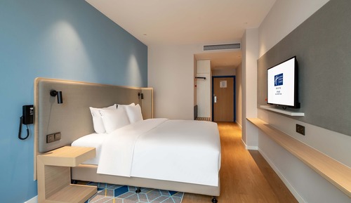 Standard Room, 1 King Bed