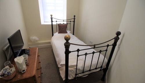 Single Room, Private Bathroom (room)