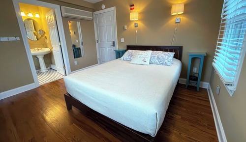 Standard Room, 1 Queen Bed, Jetted Tub