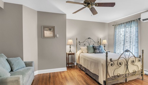 Romantic Room, 1 Queen Bed, Private Bathroom