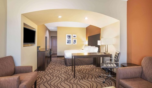 Deluxe Room, 1 King Bed, Accessible, Non Smoking (Mobility,Tub w/Grab Bars)