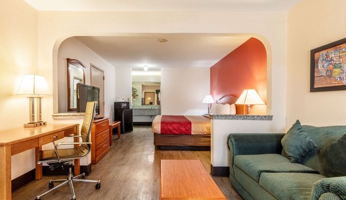 Suite, 1 King Bed, Non Smoking