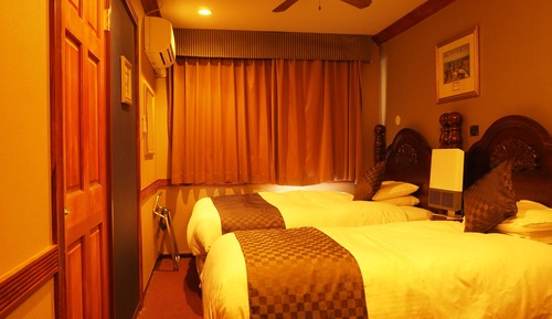 Connecting Room