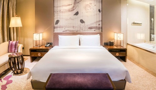 Deluxe Room, 1 King Bed, Lake View