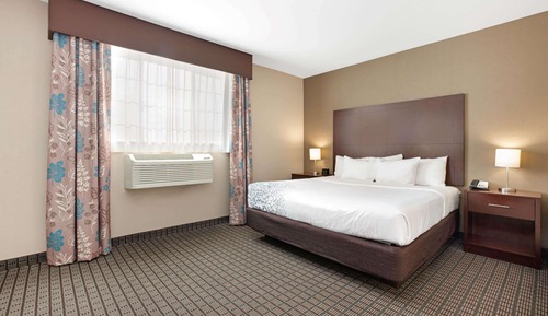Deluxe Suite, 1 King Bed, Accessible, Non Smoking (Mobility Accessible)