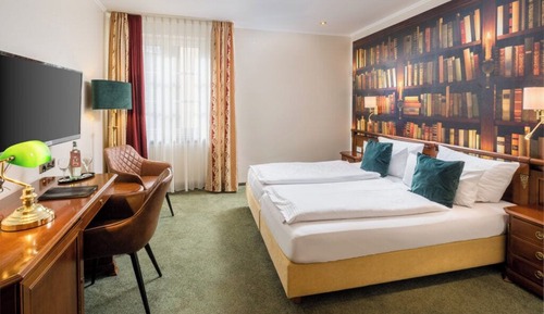 Classic Double Room, 1 King Bed, City View