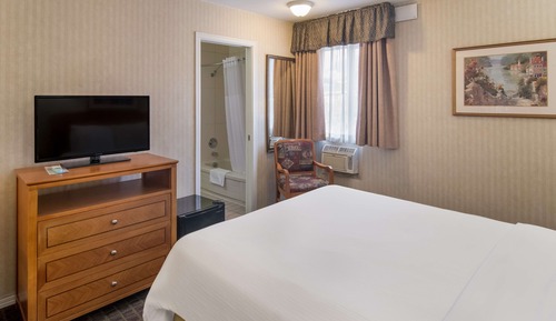 Standard Room, 1 Queen Bed, Non Smoking