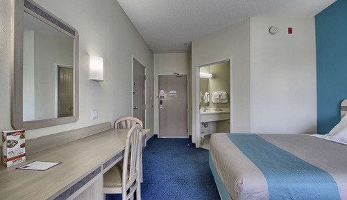 Standard Room, 1 Queen Bed, Accessible, Non Smoking