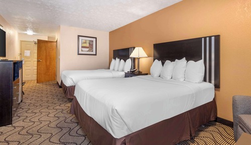 Standard Room, 2 Queen Beds, Accessible, Bathtub