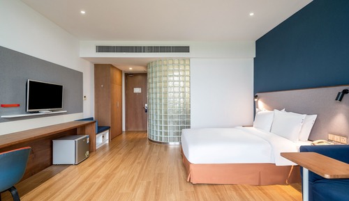 Standard Room, 1 Queen Bed