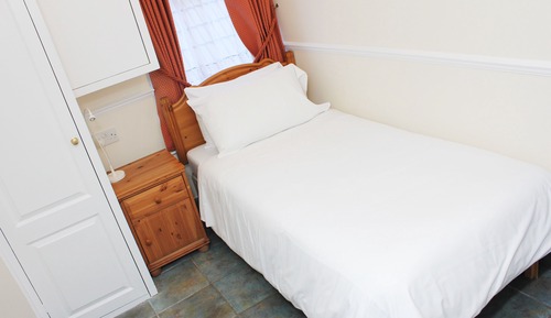 Single Room, Private Bathroom