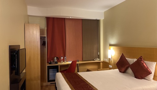 Junior Suite, 1 King Bed with Sofa bed, Pool View