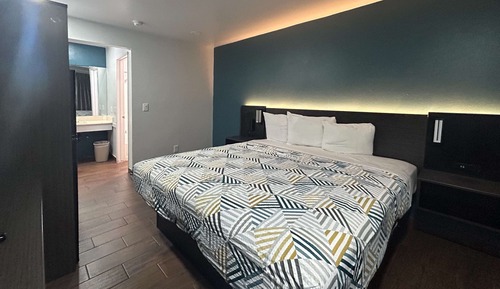 Standard Room, 1 Queen Bed, Accessible, Non Smoking