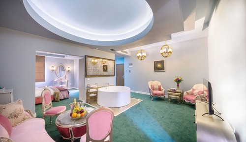 Deluxe Suite
