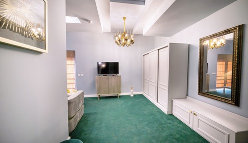 Premium Suite