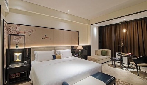 Elegant  Room, 1 King Bed