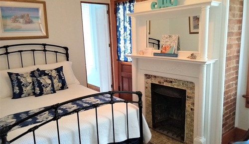 Comfort Double Room Single Use, Private Bathroom (Tropical Garden)