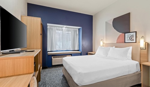 Room, 1 Queen Bed, Accessible (Mobility & Hearing, Roll-in Shower)